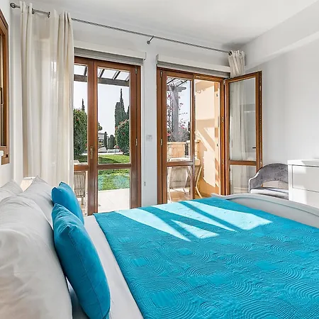 2 Bedroom Asulon With Communal Pools, Aphrodite Hills Apartman Kúklia