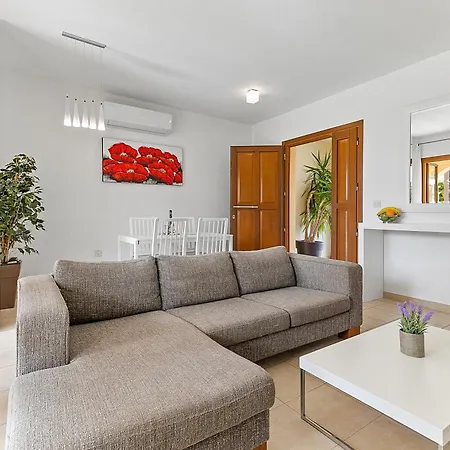 2 Bedroom Asulon With Communal Pools, Aphrodite Hills Appartement *