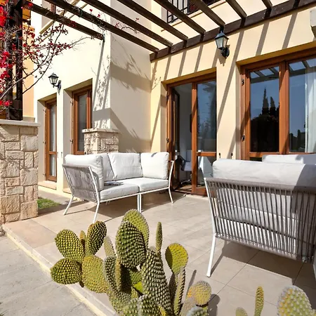 Apartman 2 Bedroom Asulon With Communal Pools, Aphrodite Hills