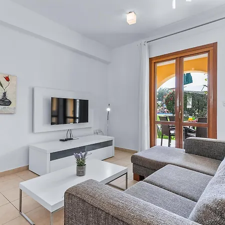 2 Bedroom Asulon With Communal Pools, Aphrodite Hills Lejlighed Kouklia