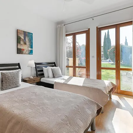 2 Bedroom Asulon With Communal Pools, Aphrodite Hills Kouklia