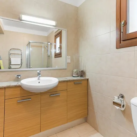 Διαμέρισμα 2 Bedroom Asulon With Communal Pools, Aphrodite Hills