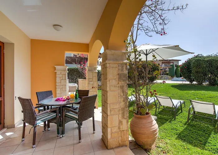 2 Bedroom Asulon With Communal Pools, Aphrodite Hills Apartment Kouklia