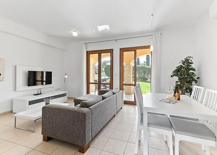 Lägenhet 2 Bedroom Asulon With Communal Pools, Aphrodite Hills