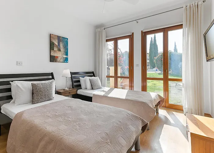 2 Bedroom Asulon With Communal Pools, Aphrodite Hills Kouklia