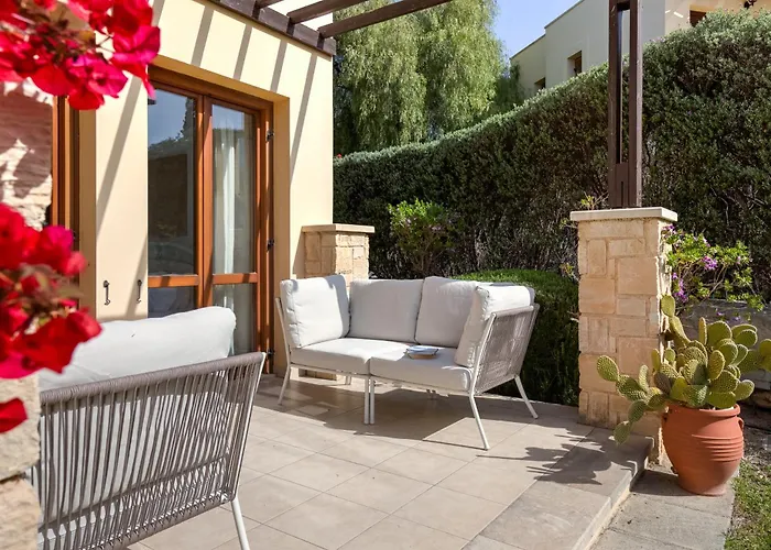 2 Bedroom Asulon With Communal Pools, Aphrodite Hills Lägenhet *