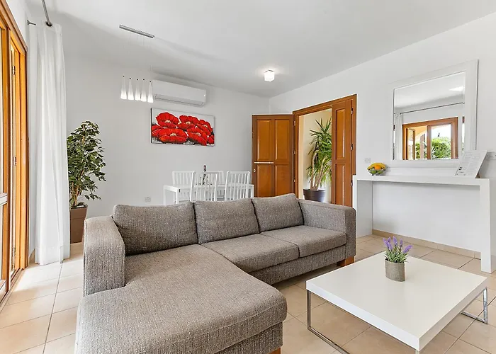 2 Bedroom Asulon With Communal Pools, Aphrodite Hills Lägenhet *