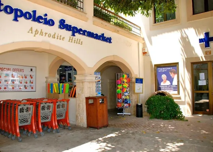 2 Bedroom Asulon With Communal Pools, Aphrodite Hills Lägenhet